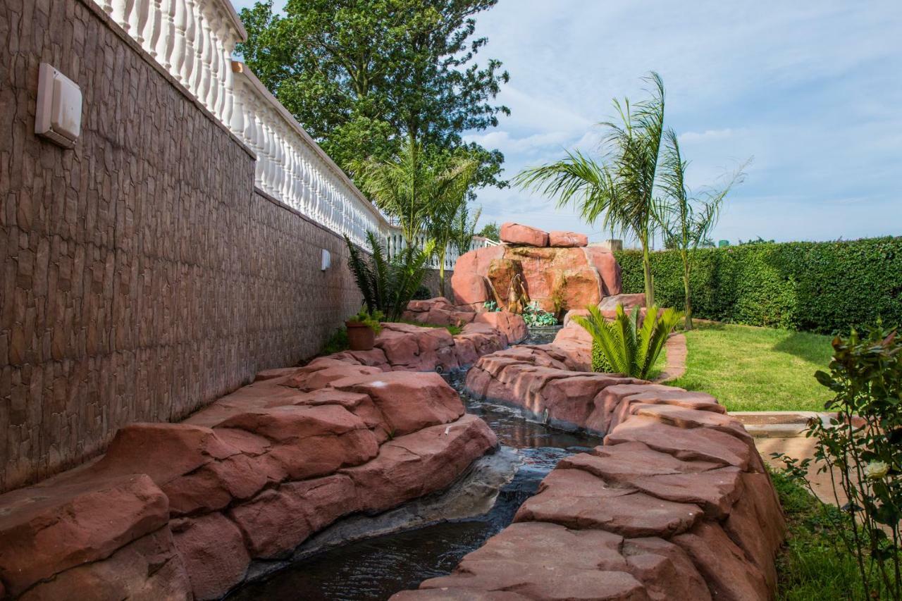 منزيني Ekupholeni Garden Villas المظهر الخارجي الصورة